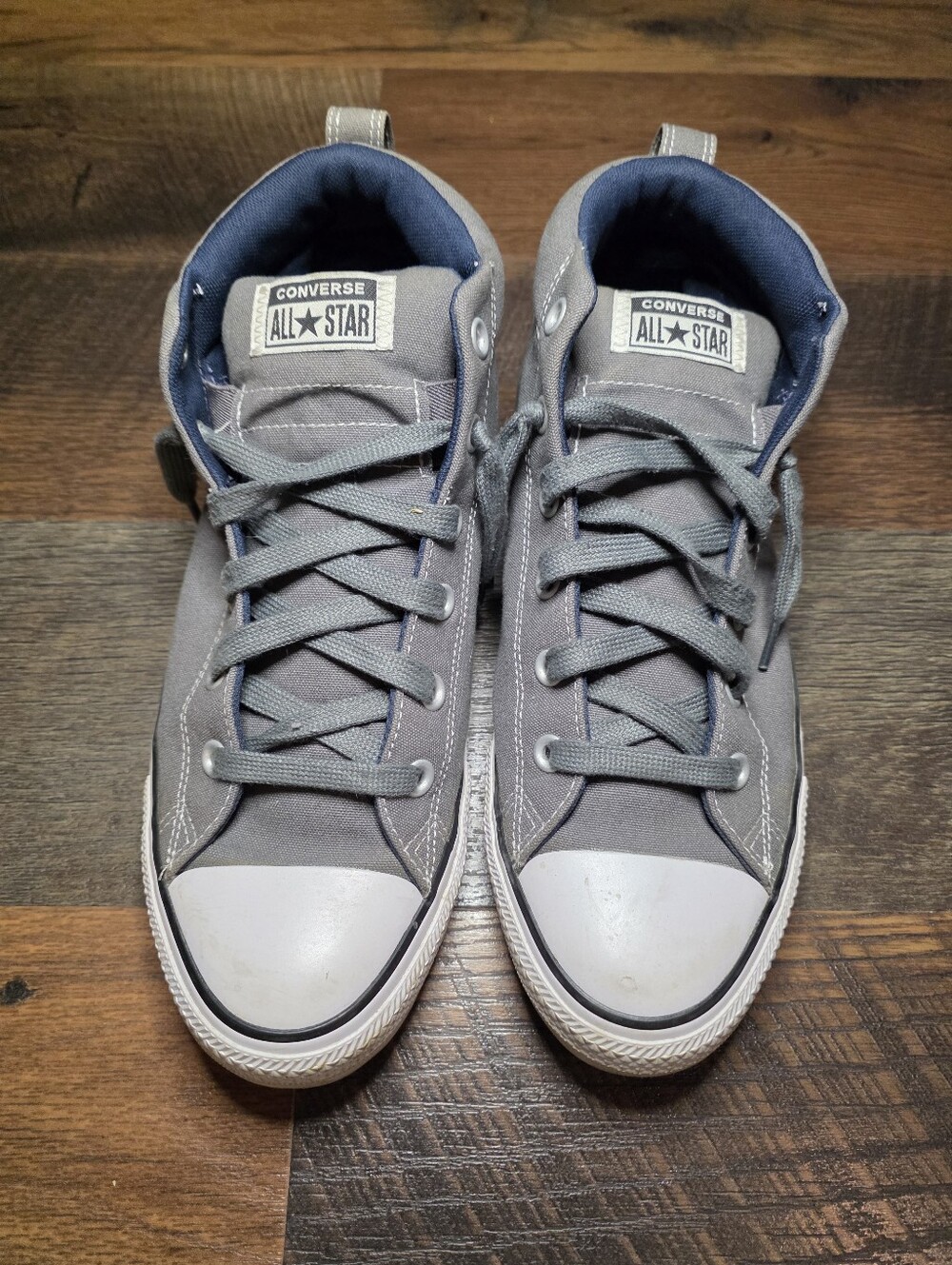 Mens 10.5 Converse In Grey - Picture 5 of 9